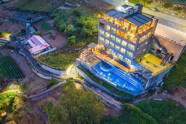 منتجع Le Paradis Ocen View Spa Pension