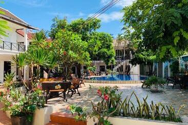 Vientiane Garden Villa Hotel And Restaurant