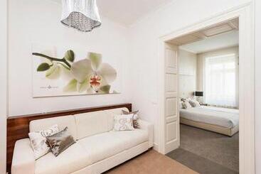 酒店 Adele Boutique