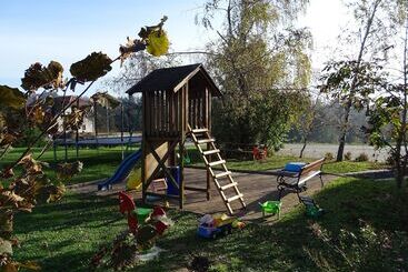 هتل Guesthouse Mesec Zaplana