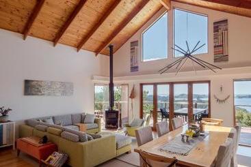 Отель Huntaway Lodge