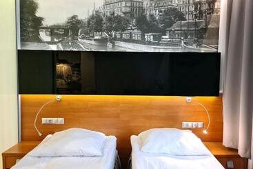 هتل Malinowski Economy