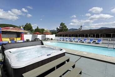 فندق Mt Madison Inn & Suites