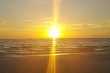 Отель Beach House