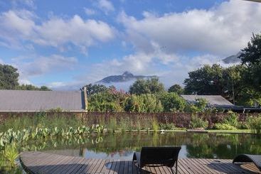 בית מלון כפרי The Hideaway