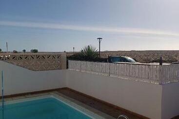 هاستل Moana Surf House