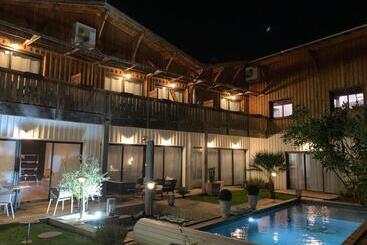 تختخواب و صبحانه La Cabane D Ambroise