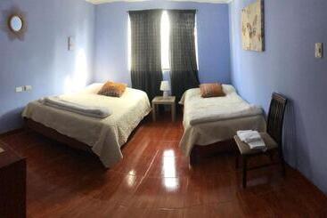 Bed and Breakfast Pedraza House Airport