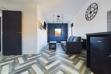 Newark House Premium Apartments With Sofa Beds & Free Parking