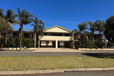 Cowell Townhouse Apartments