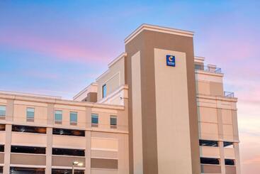 ホテル Comfort Inn & Suites Newark Liberty International Airport