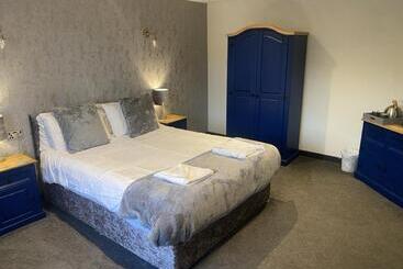 Отель Durham City Cottages