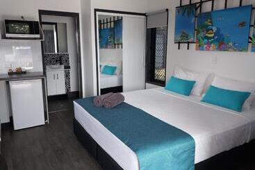 مُتل The Dugongs  Rest