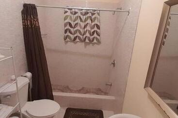 פנסיון 2 Bdrm/ 2 Bath In Old Harbour