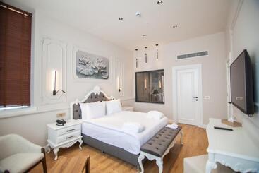 S Class Hotel Convention Center