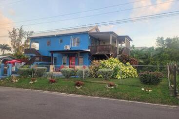 Silverbuttons Apartments & Eats