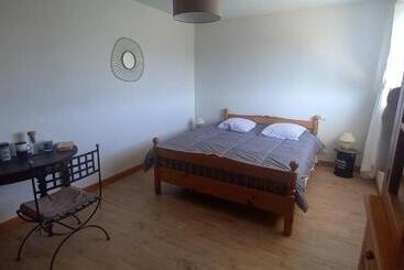 تختخواب و صبحانه Aux Grisolles