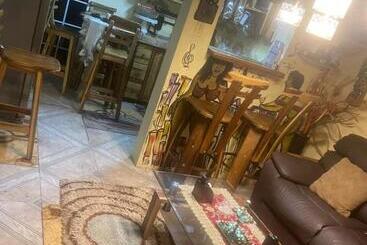 تختخواب و صبحانه Jamaican J Home