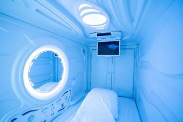 カプセルホテル Naptapgo Japanese Premium Pod Hotel Walk To Noida Electronic City Metro! Wifi, Lounge