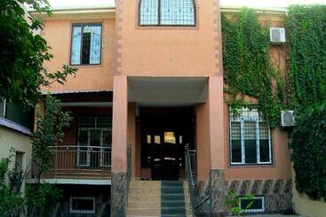 هتل کپسول Orom Hostel