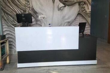 Отель Oyo 81311 Blue Moon In