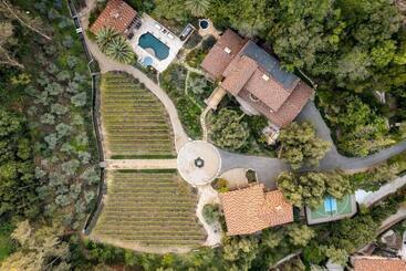 Peppertree Canyon 7bd 6.5ba Luxe Urban Winery