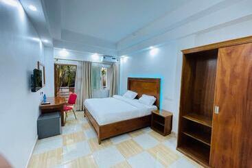 هتل Pulickal Heights