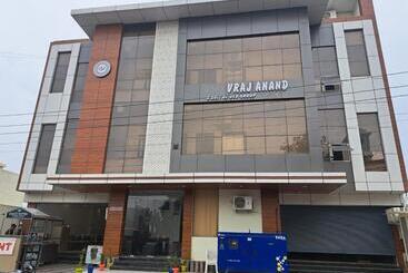 ホテル Vraj Anand By Wb Inn