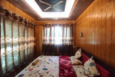 New Zum Zum Hotel & Restaurant