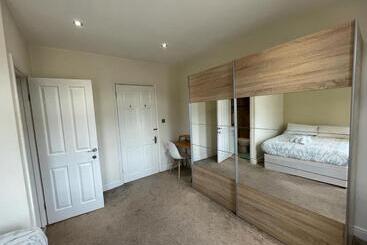 膳宿费 Kingston House