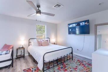 بنسيون Winter Discounts Pink Studio, Central Location