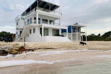 Villas Secreta Beachfront Resort