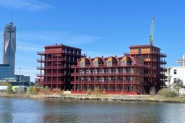 هتل آپارتمان Waterfront Cabins