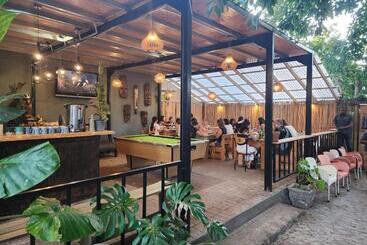 هاستل Uthando Backpackers Lodge