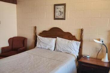 Cedar Villa Motel