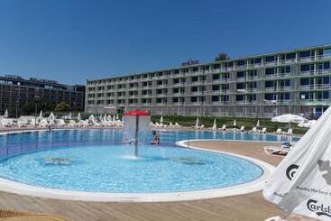 Complex Hotelier Felix Perla Marii