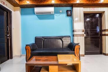 ホテル Oyo Flagship Gautam