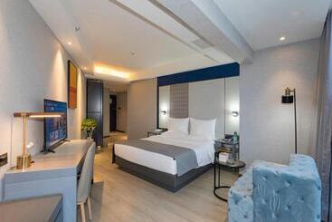 Lano Hotel Guiyang High Speed Rail North Station Dream City