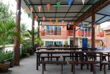 פנסיון Chaipatchara Resort