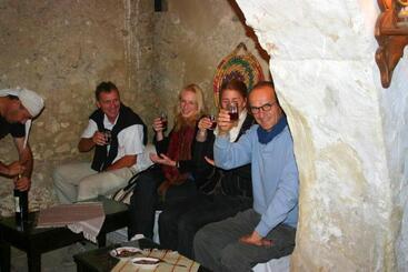 פנסיון Nitovikla Hotel & Cave Restaurant & Pool An Authentic Local Experience !