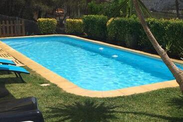 פנסיון Only Women Guest House   Villa De La Comunidad Internacional De La Mujer