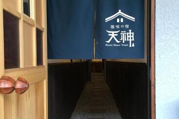 פנסיון Shikkuinoyado Tenjin