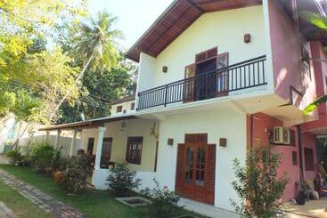 Курорт Abraham Beach House