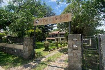 B&b La Casa Del Padre Leclef
