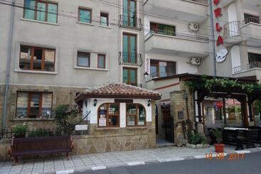 호텔 къщаперла