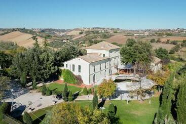 בית מלון כפרי Casale Delle Arti