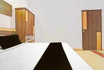 فندق The Golden Bird