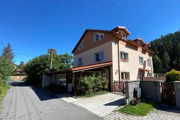 펜션 Penzion Za Vodou