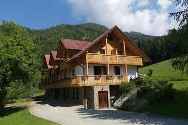 پانسیون Turistična Kmetija Zgornji Zavratnik