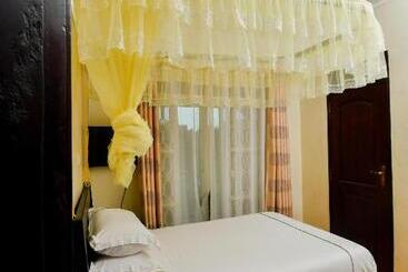 Fancy Hotel Munyonyo